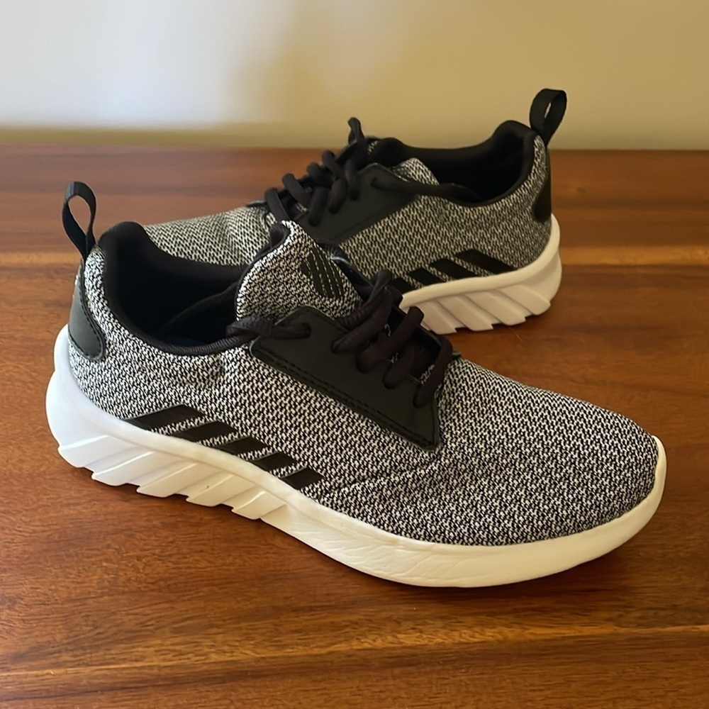 K-Swiss Black White Youth Aeronaut Tie Lace Sneaker Gym Shoe Athletic Size 4